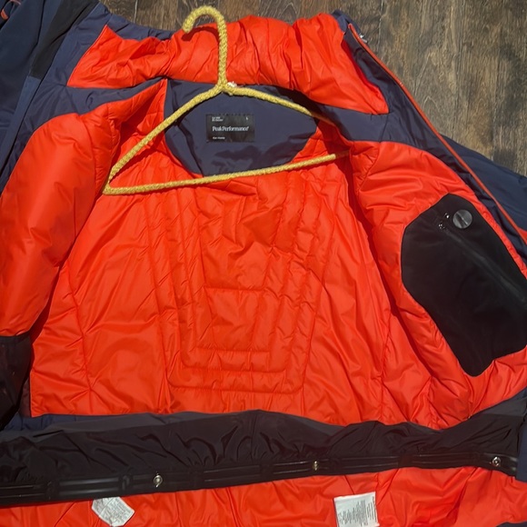 Peak performance never Worn - Picture 2 of 3